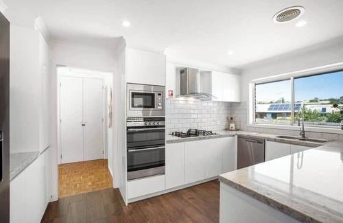 Clifton Springs Casa | Azure Majesty Cliftons Grand Waterfront Haven