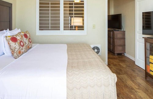 Volusia County Complejo | OCEANFRONT 1 Bdrm, Casa Del Mar Resort 10 miles from Daytona Beach