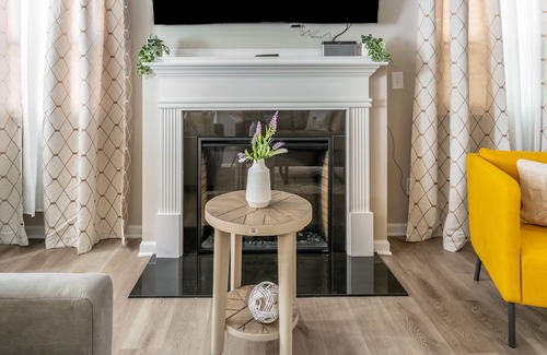 Charlotte Casa | Charming Retreat: Cozy & Stylish Home