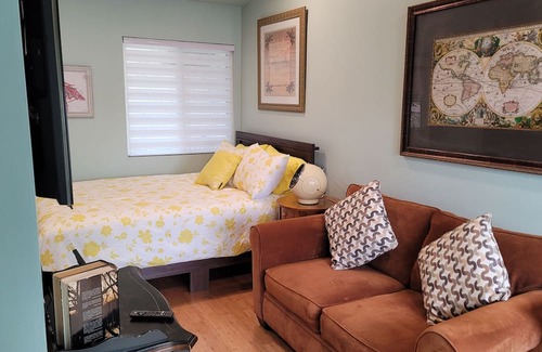 La Puente Apartamento | Cozy Poolside Casita Centrally Located to LA and OC Attractions