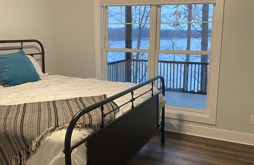 Scottsville Casa | Sunset Shores has an amazing lake view, the best is the sun set on the water.