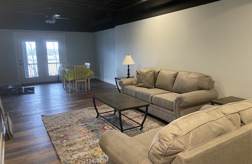 Scottsville Casa | Sunset Shores has an amazing lake view, the best is the sun set on the water.