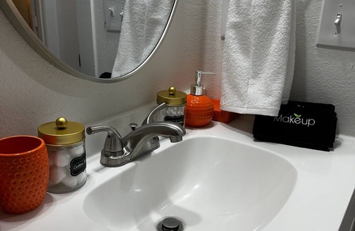 Jefferson Casa | Tangerine Dream - 1BR King Suite