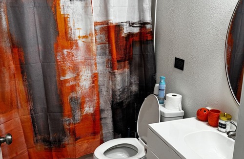Jefferson Casa | Tangerine Dream - 1BR King Suite