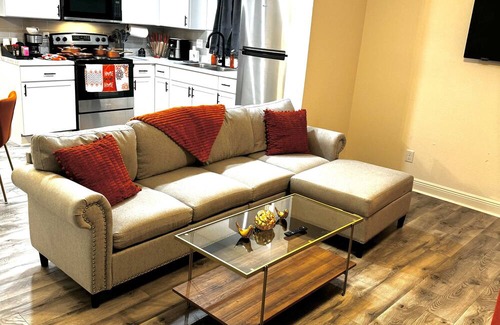 Jefferson Casa | Tangerine Dream - 1BR King Suite