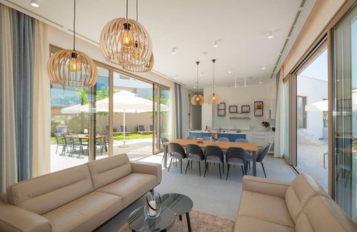 Zmijavci Villa | Luxury Villa Blue with a pool