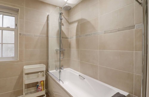 Walton on the Naze Cabaña | 21B SAVILLE ROAD, country holiday cottage in Walton-On-The-Naze