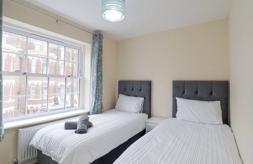 Walton on the Naze Cabaña | 21B SAVILLE ROAD, country holiday cottage in Walton-On-The-Naze