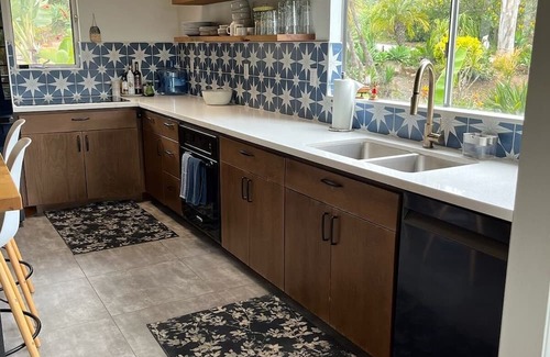 Vista Casa | New on VRBO, Superhost on Arbnb for 2 years. Spacious Private Home Vista, CA