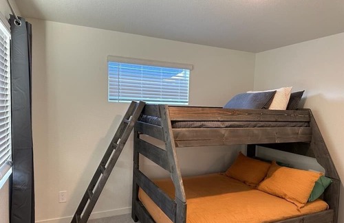 Johnstown Casa | 2 bedroom, 3 bath 2 car garage townhome with a short drive to everywhere