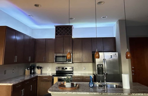 West Bloomington Condominio | Poolside Paradise near Mall of America & MSP