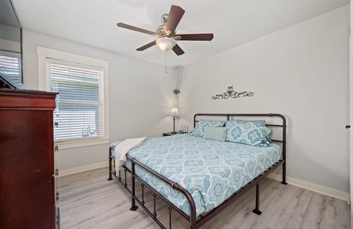 Rockport Cabaña | The Peaceful Palms Cottage - Community Pool and Pet Friendly