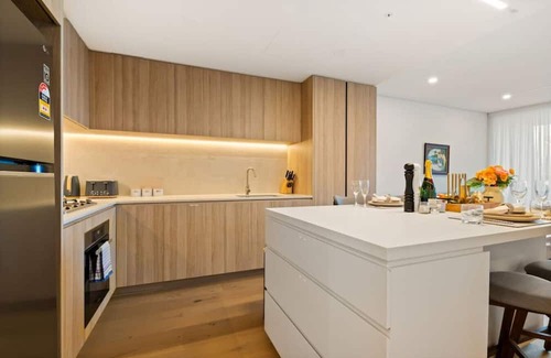 West End Apartamento | Excellent location Luxury 2BR apt w/carpark
