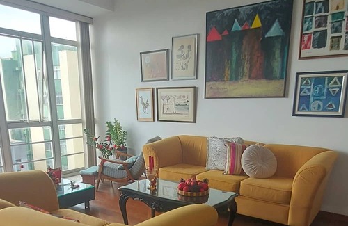 Pituba Apartamento | Apartamento Vista Mar Espaçoso e Acolhedor