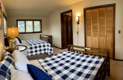 Cadillac Cabaña | Cozy, yet spacious, Lakefront Cottage with perfect blend of modern and vintage.
