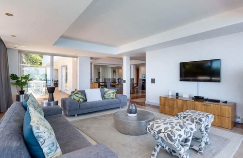 Bantry Bay Apartamento | Expansive Three Bedroom Clifton Apartment with Breathtaking views