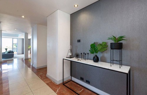 Bantry Bay Apartamento | Expansive Three Bedroom Clifton Apartment with Breathtaking views
