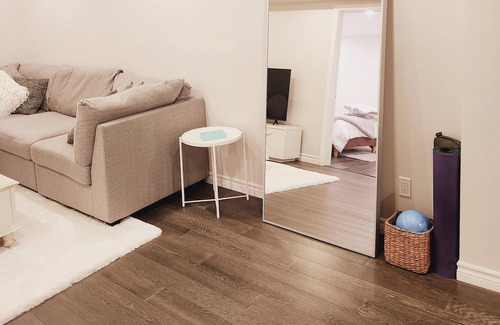 Orillia Apartamento | Bright, Spacious, 1 Bdrm Lower Level Suite Minutes to Ski Hills & Starbucks!