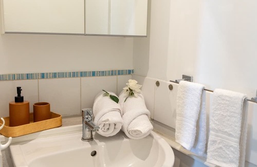 Cires-Les-Mello Apartamento | Le Yellow Vibe - A Deux pas de la Gare, Parking Privé Gratuit, Wi-fi Haut Débit