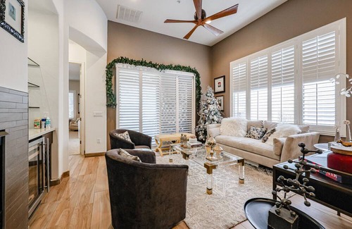 Talon Retreat Casa | Luxury 3br house w/heated pool + gym!