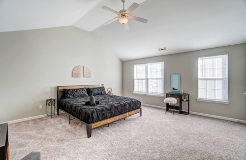 Toddville Road Casa | Spacious Gem Close 2 Airport!