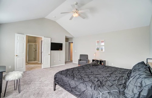 Toddville Road Casa | Spacious Gem Close 2 Airport!