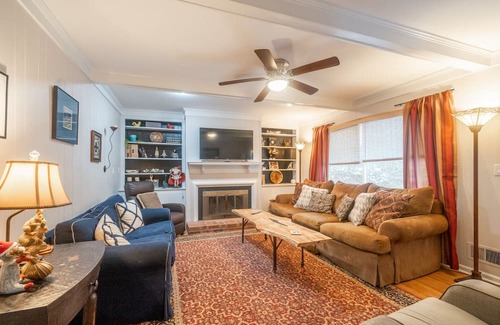 Buechel Casa | Comfortable Family Home in East Louisville