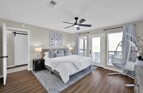 Montgomery Casa | ★★ LUXE LAKEFRONT RETREAT- 8 Beds - Firepit + Family Friendly! - Boat Launch ★★