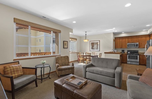 Leavenworth Casa | Alpine Views, Two Suites Grace Luxury Chalet Townhome in Heart of Leavenworth!