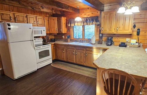 Beaver Cove Cabina | Little Moose Lodge: A Serene Lakeside Getaway for Your Ultimate Maine Retreat