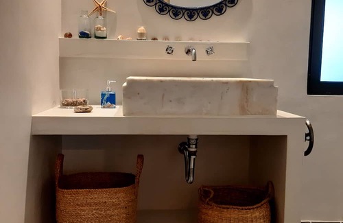 Agii Theodori Apartamento | Beachfront, eco-friendy sea view studio!Garden with Greek herbs and fruit trees.