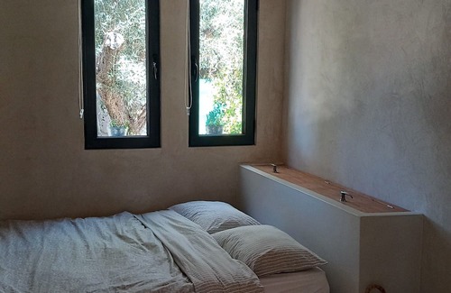 Agii Theodori Apartamento | Beachfront, eco-friendy sea view studio!Garden with Greek herbs and fruit trees.