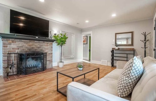Monta Vista Casa | Pet-Friendly Family Home in South Tacoma/Lakewood