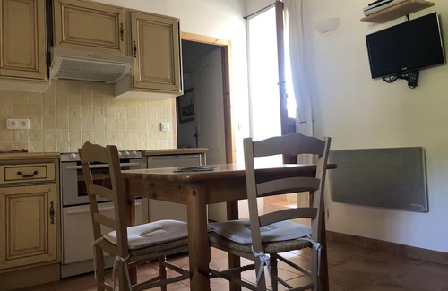 Saint-Sauveur-de-Cruzieres Cabaña | LA CONFISERIE with private terrace and barbecue/shared swimming pool