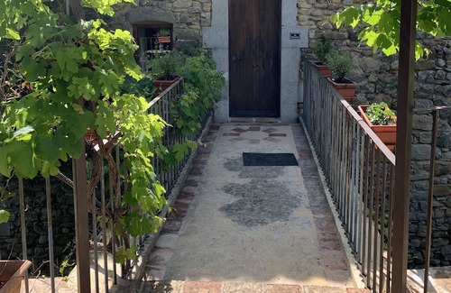 Saint-Sauveur-de-Cruzieres Cabaña | Le FLEURISTE with TERRACE AND SHARED BARBECUE/PISCINE