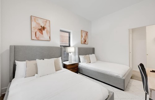 Bay Ridge Casa | Uptown Chic: Stylish Getaway in Brooklyn