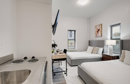 Bay Ridge Casa | Uptown Chic: Stylish Getaway in Brooklyn