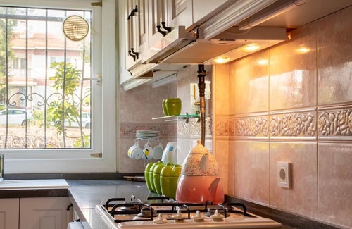 Cigli Apartamento | Spacious Detached House with Garden in Izmir
