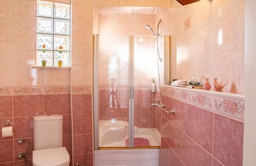 Cigli Apartamento | Spacious Detached House with Garden in Izmir