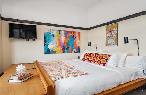 East Liberty Apartamento | Kasa | Classic Studio, Quick Drive to Carnegie Mellon | The Maverick