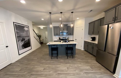 Harwood Lane Casa | NEW townhome 5 minutes from Whitewater center. 12 minutes from the CLT airport