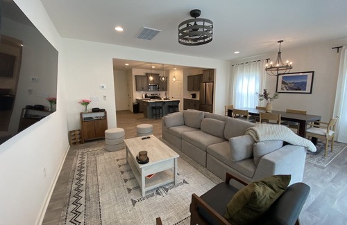 Harwood Lane Casa | NEW townhome 5 minutes from Whitewater center. 12 minutes from the CLT airport