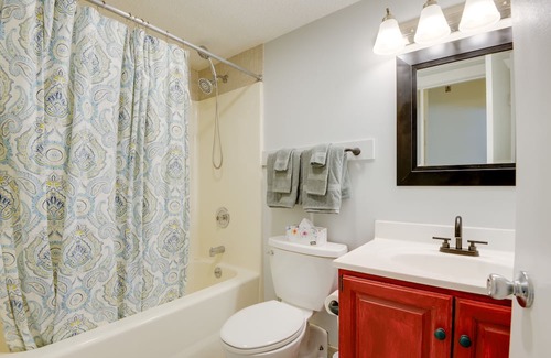 West Dover Apartamento | West Dover Condo w/ Fireplace: Half Mi to Mt. Snow