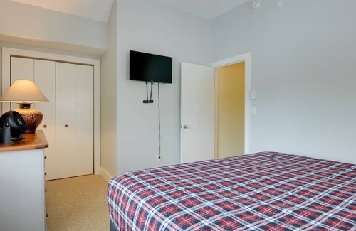 West Dover Apartamento | West Dover Condo w/ Fireplace: Half Mi to Mt. Snow