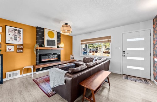 Alta Vista Area Casa | New Listing! Near Olde Town - Foosball / Firepit / Fireplace / Grill / Yard
