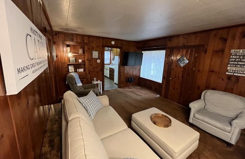 Higgins Lake Cabina | 4 minute walk to water access! New mattresses, Game Room and outdoor Fire Pit!