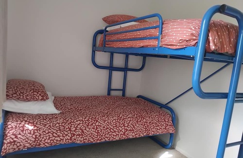 Waitarere Beach Casa | The Seashell - central, private, comfortable Incl bedding and linen, wifi