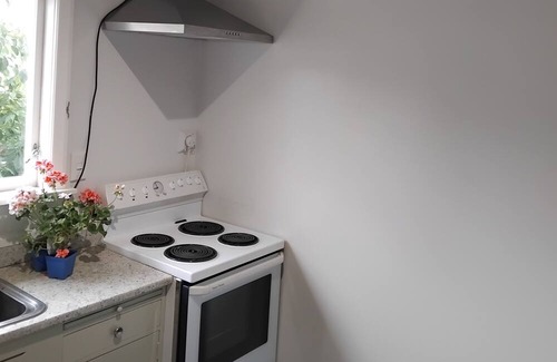 Waitarere Beach Casa | The Seashell - central, private, comfortable Incl bedding and linen, wifi