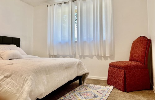 North Creek Casa | Spacious house in bothell WA, close to shopping center, restaurant and more