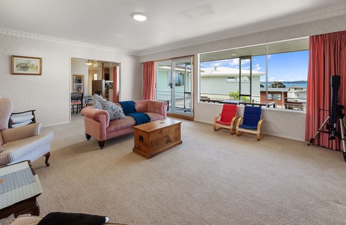 Otumoetai Casa | Seaviews on Seaway - Tauranga Holiday Home